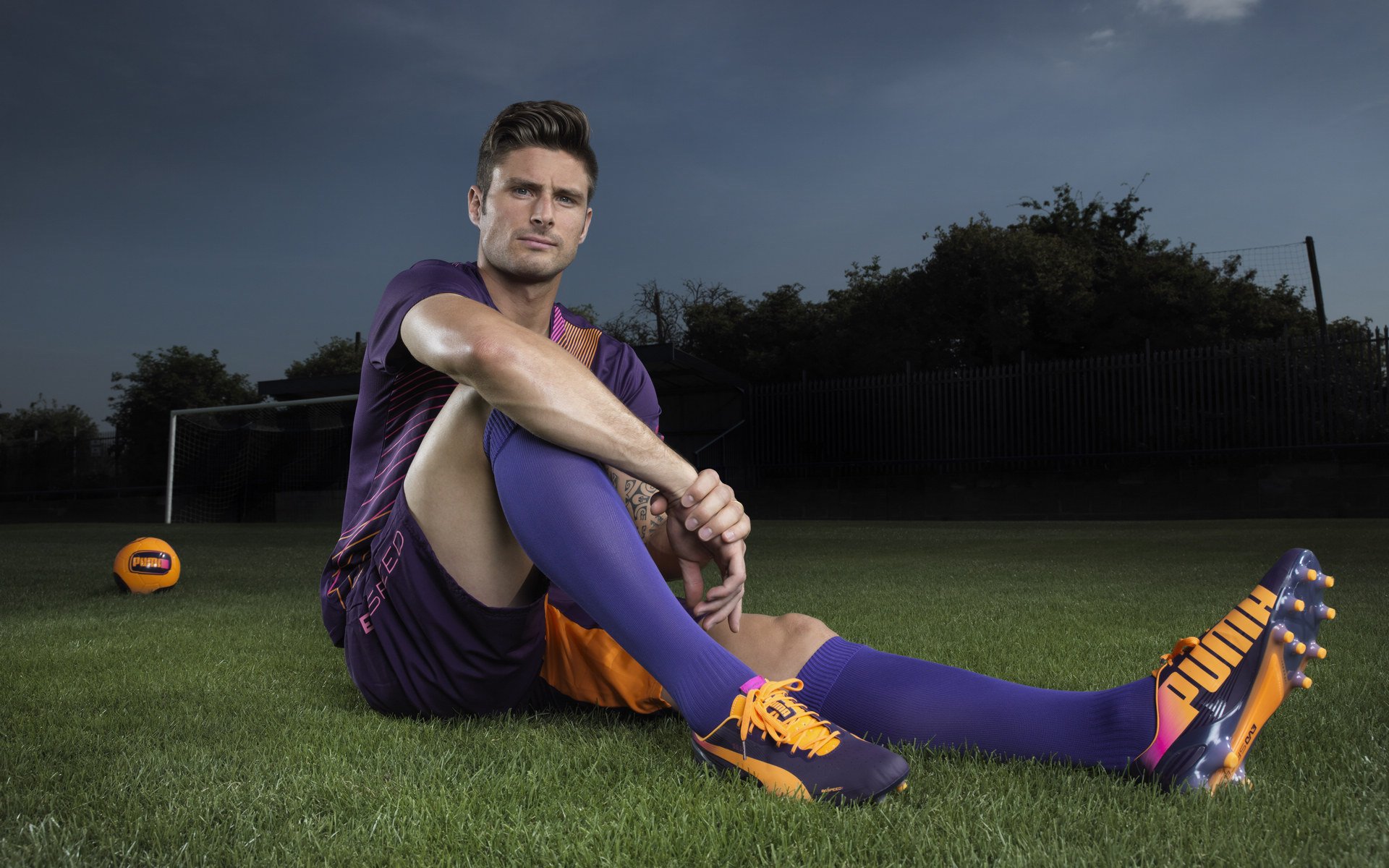 曼城在比赛中对细节的执行力让对手难以适应,曼城的打法特点